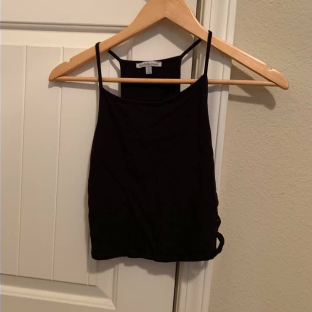 Side cutout crop tank